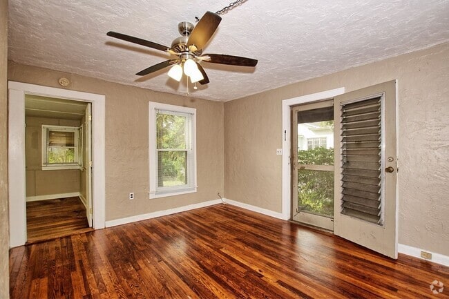 Building Photo - Available now! Near downtown! Rental