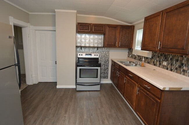 Photo - Updated 5 Bedroom House for Rent Near Downtown!