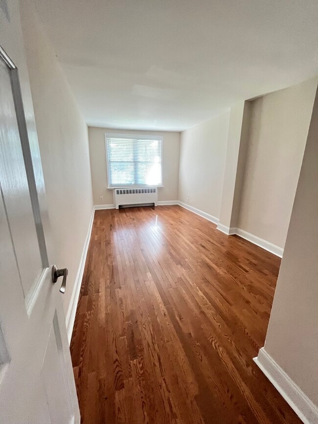 Photo - 2220 Eastchester Rd Unit 1