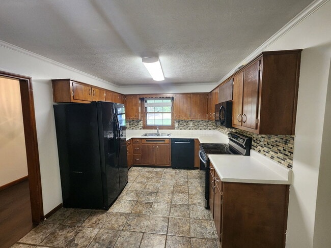 Photo - 3341 Rae Pl SW