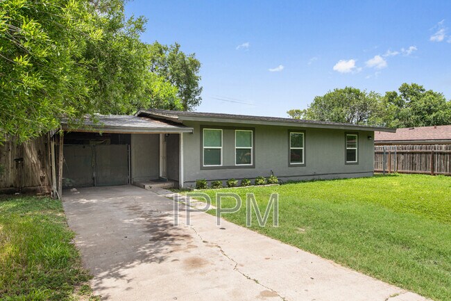 Photo - 717 E Jim Hogg Ave