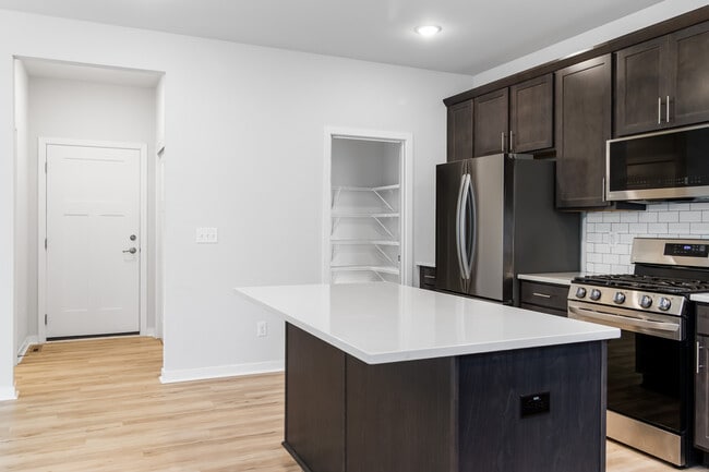 Photo - 1043 Juniper Ln