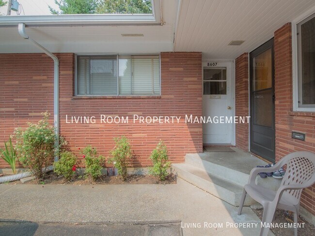 Photo - 8607 N Leonard St