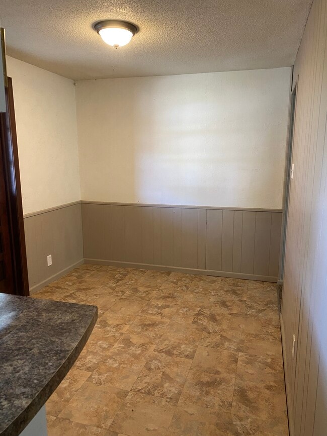 Photo - 305 Redbud Ln