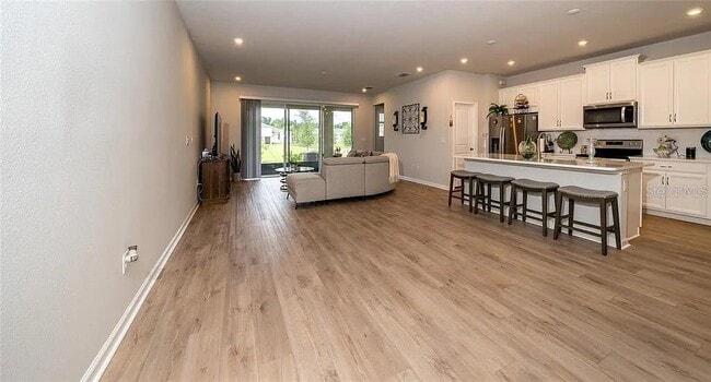 Photo - 26082 Woven Wicker Bnd