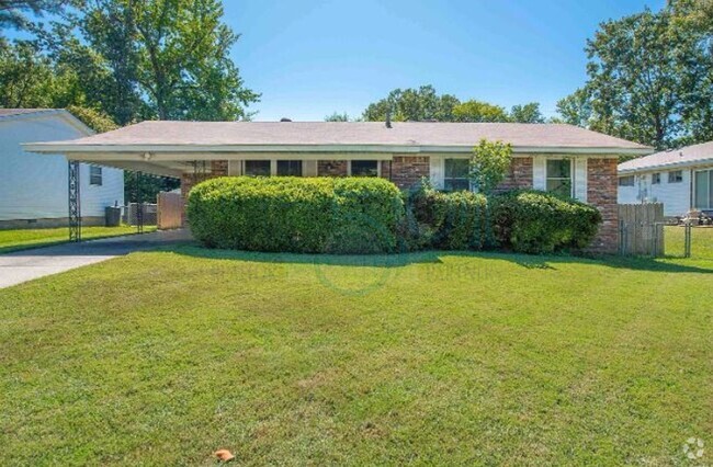 Building Photo - 3BR 2BA Great family home with Carport and...