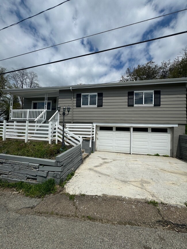 Building Photo - 7643 Fitzsimmons St