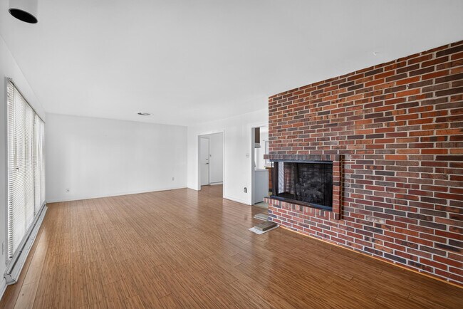 Photo - 2205 Country Club Dr