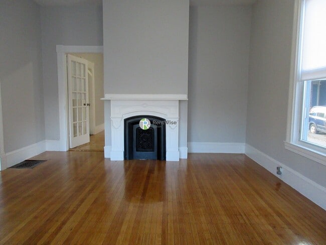 Building Photo - 19 Linden St