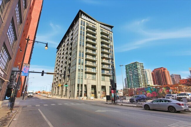 Building Photo - 740 W Fulton St Unit 905