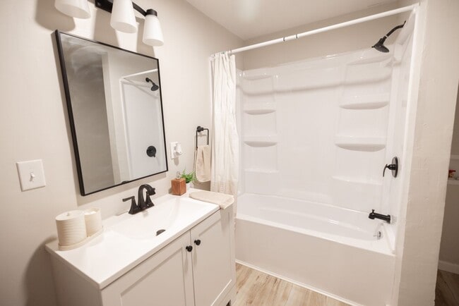 Building Photo - Updated 1-bedroom house available $675