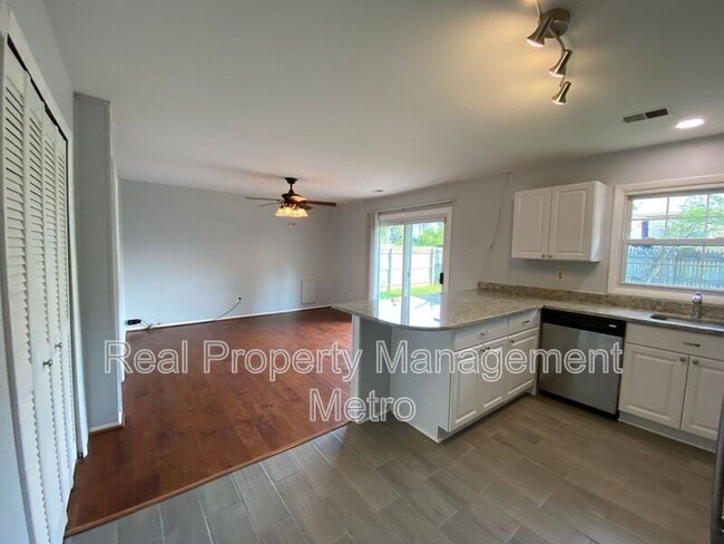 Photo - 1902 Stone Hearth Ct