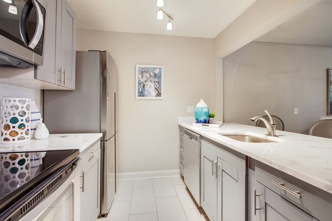 Photo - 3531 Gillham Rd Unit 10