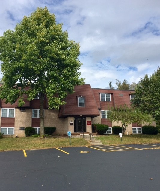 Edinboro Country Square Apartments - Edinboro Country Square Apartments
