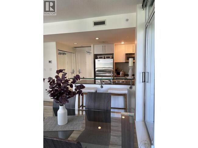 633 Kinghorne Mews Unit 906