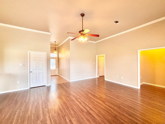 Four Bedroom Home in Dutchtown with Spacio... - Four Bedroom Home in Dutchtown with Spacio...