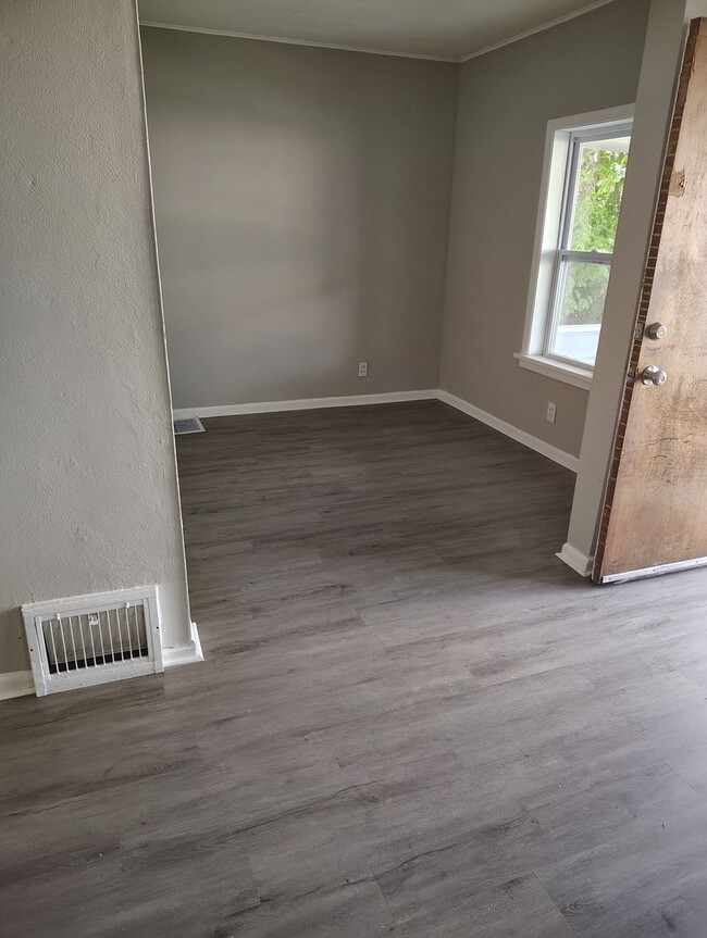 Photo - Section 8 Accepted! Spacious 2br home