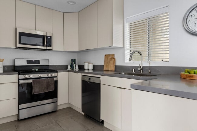 Photo - 4301 Fulton Ave Unit Apt 305