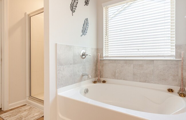 Photo - 1025 Lakehaven Ln House