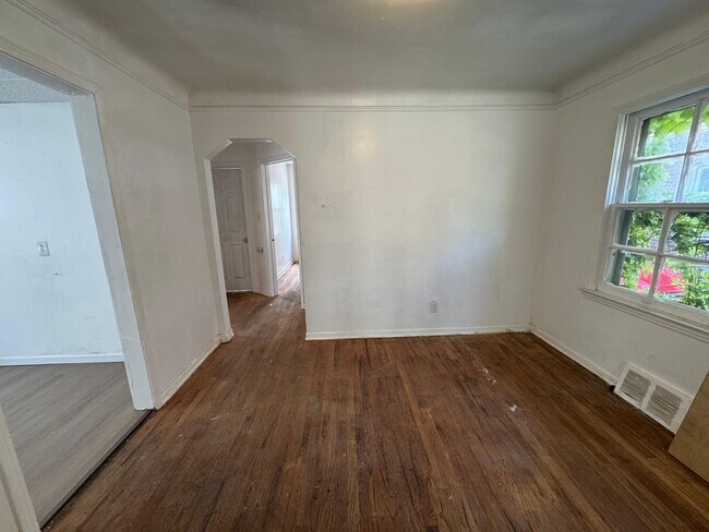 Photo - 9927 Beaconsfield St