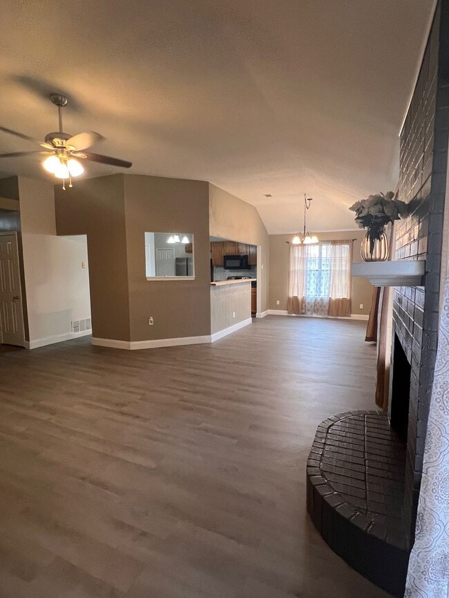 Photo - Open Floor Plan!