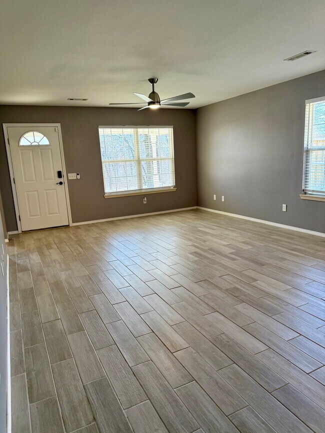 Photo - Charming 2-Bedroom in Bella Vista with Large Fenced Backyard!