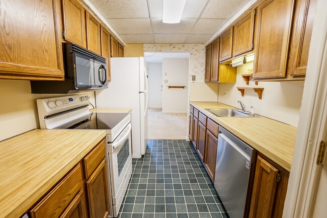 Building Photo - 41 Angleside Rd Unit 3 Rental