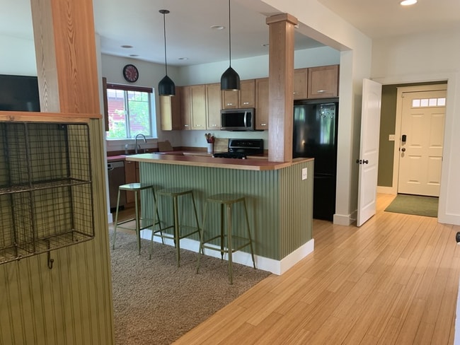 Building Photo - 806 N 15th Ave