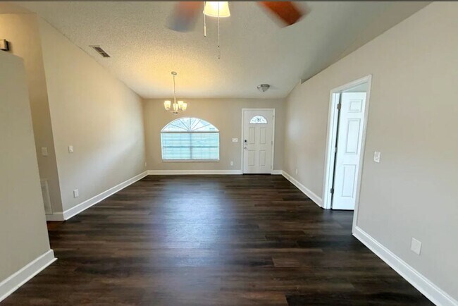 Photo - 678 Regency Way