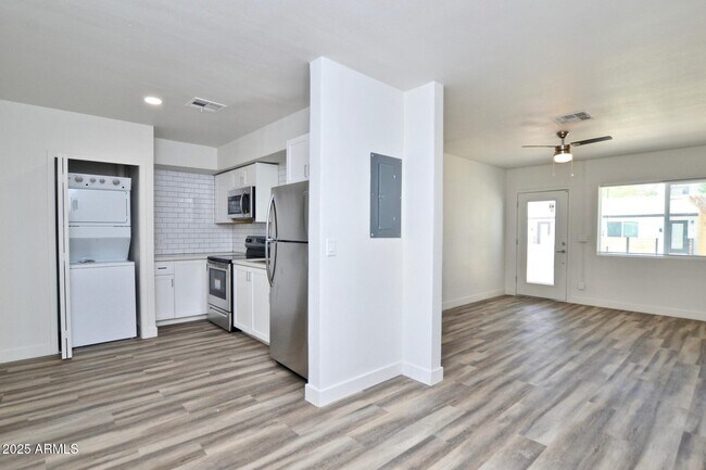 Photo - 312 N Hartford St Unidad 10