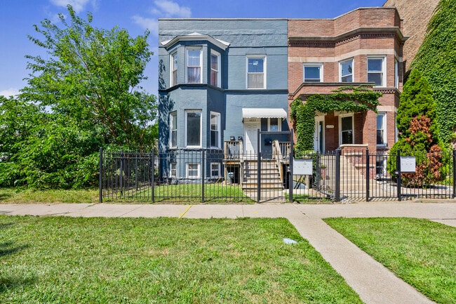 Building Photo - 6522 S Ellis Ave Unit 1
