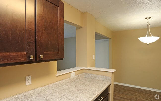 2BR, 1 BA - 900 SF