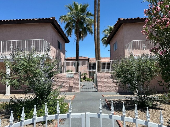 Building Photo - SE Desert Inn and Eastern!! Townhouse with 2 parking Spaces!! Recent Remodel!!