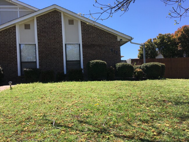 Front - 818 NW 137th St