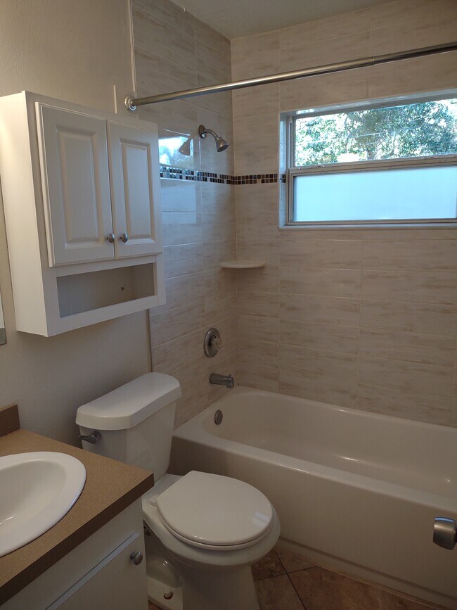 Updated bathroom - 4121 Iris St N
