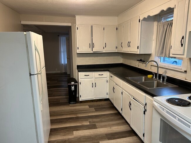 Photo - 821 E Woodlawn St