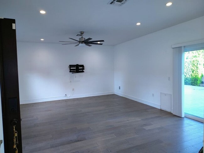 Photo - Beautiful Newer Construction Home B:2019