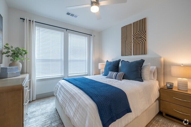 A1 1BR, 1BA - 661SF - Dormitorio