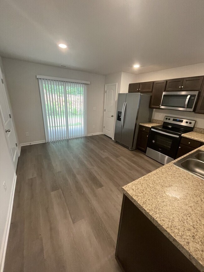 Photo - 2 bd 2.5 ba Townhouse