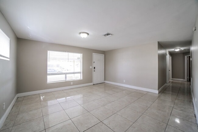 Photo - 2890 NW 20th St