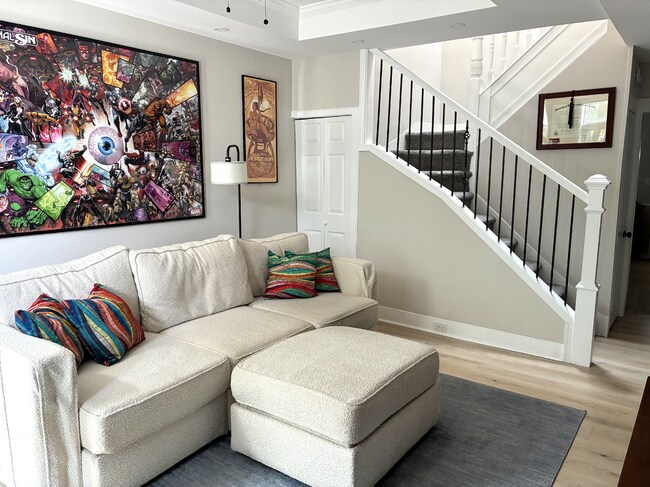 Photo - 832 W 35th St