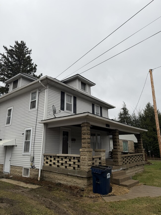 Building Photo - 594 N 21st St