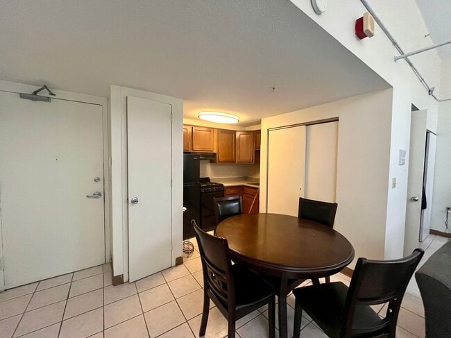 Photo - 460 Charles St