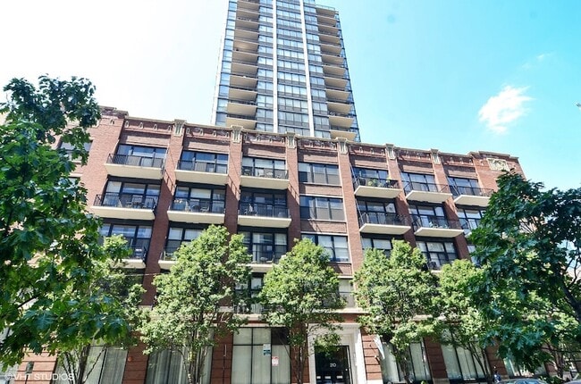 Building Photo - 210 S Desplaines St Unit 1407 Rental