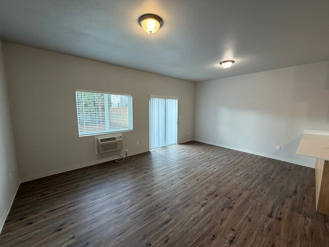 Photo - 8001 Oneil Rd NE