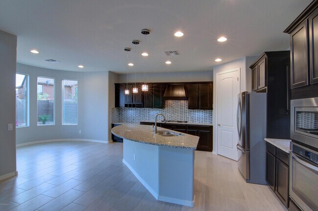 3607 E Salter Dr