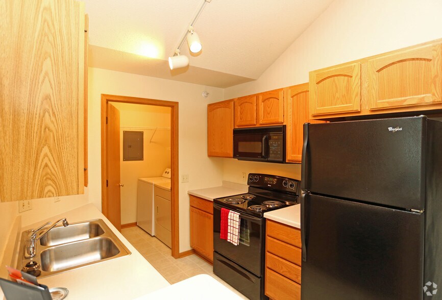 Stonegate Apartments For Rent in New Berlin, WI