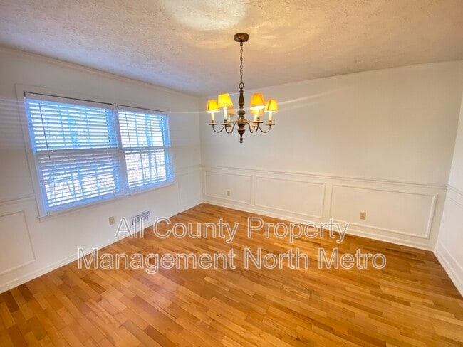 Photo - 320 6 Branches Ct