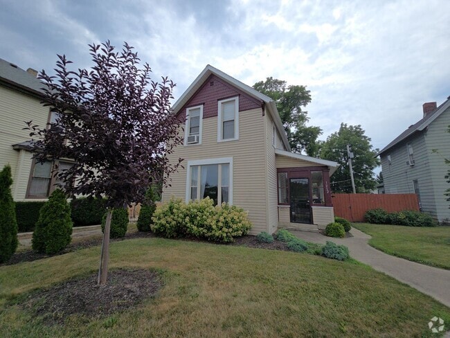 Building Photo - Charming 2-Bed, 1.5-Bath Single family hom... Rental