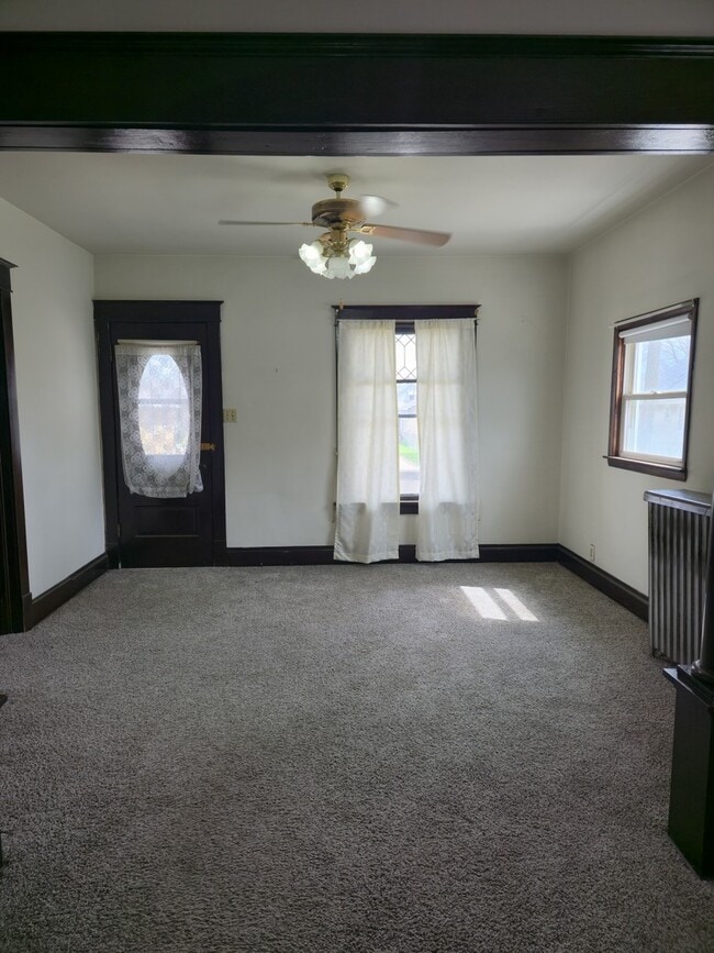 121 Davis Ave